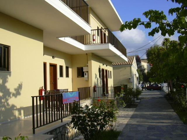The 3 Little Pigs Apartments Сідарі Екстер'єр фото